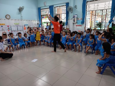GIỜ HỌC NGOẠI KHÓA CỦA CÁC BÉ LỚP CHỒI