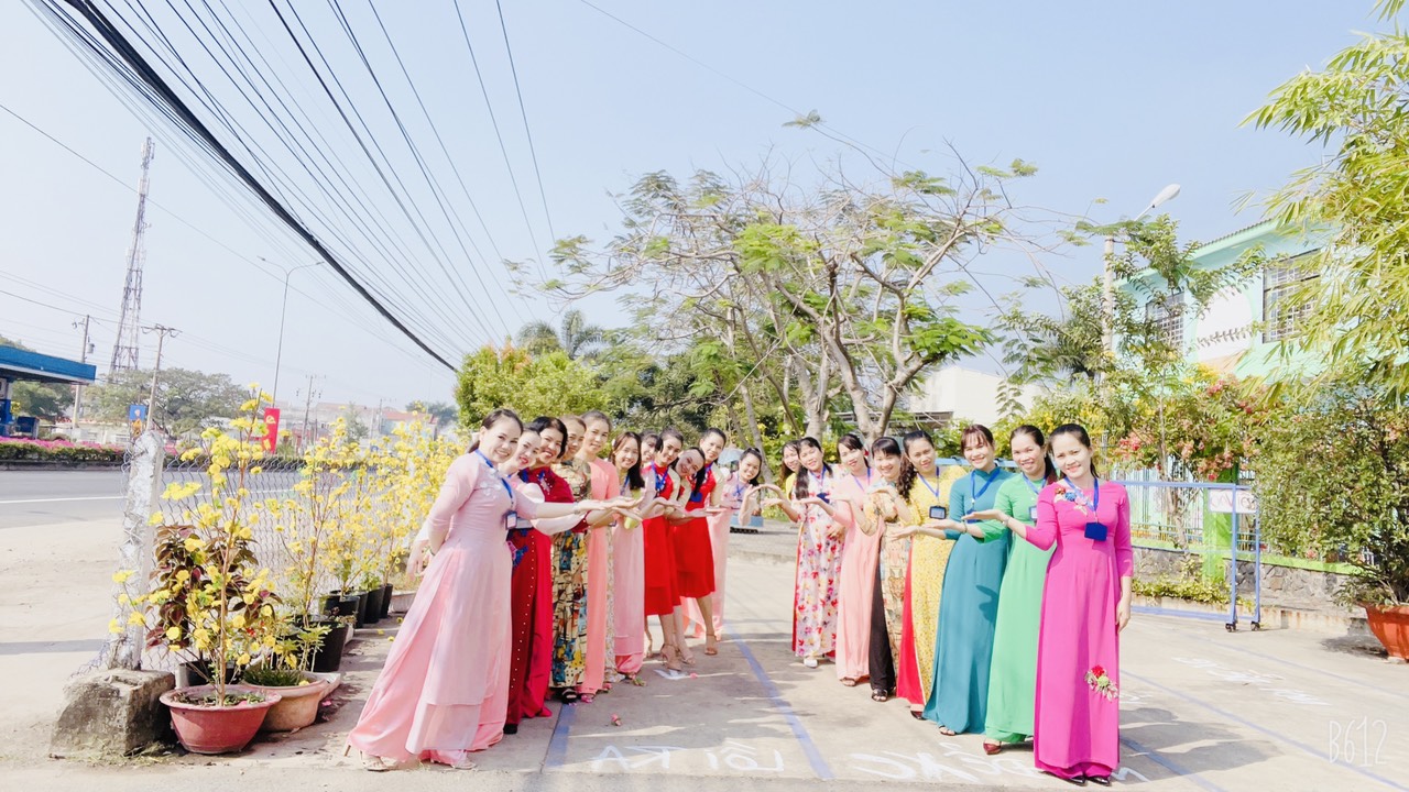 Ngay 27 1 22 Tập thể CBGVNV MNCPH