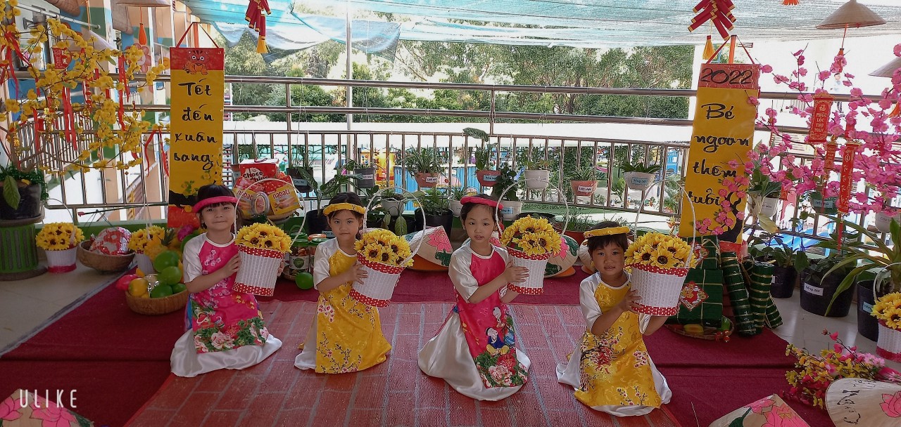 Biểu diễn văn nghệ xuân