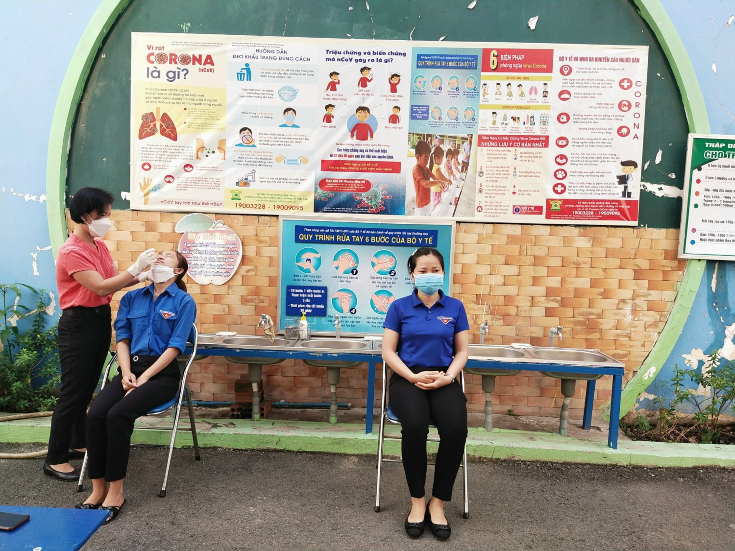 Test nhanh kháng nguyên hàng tuần