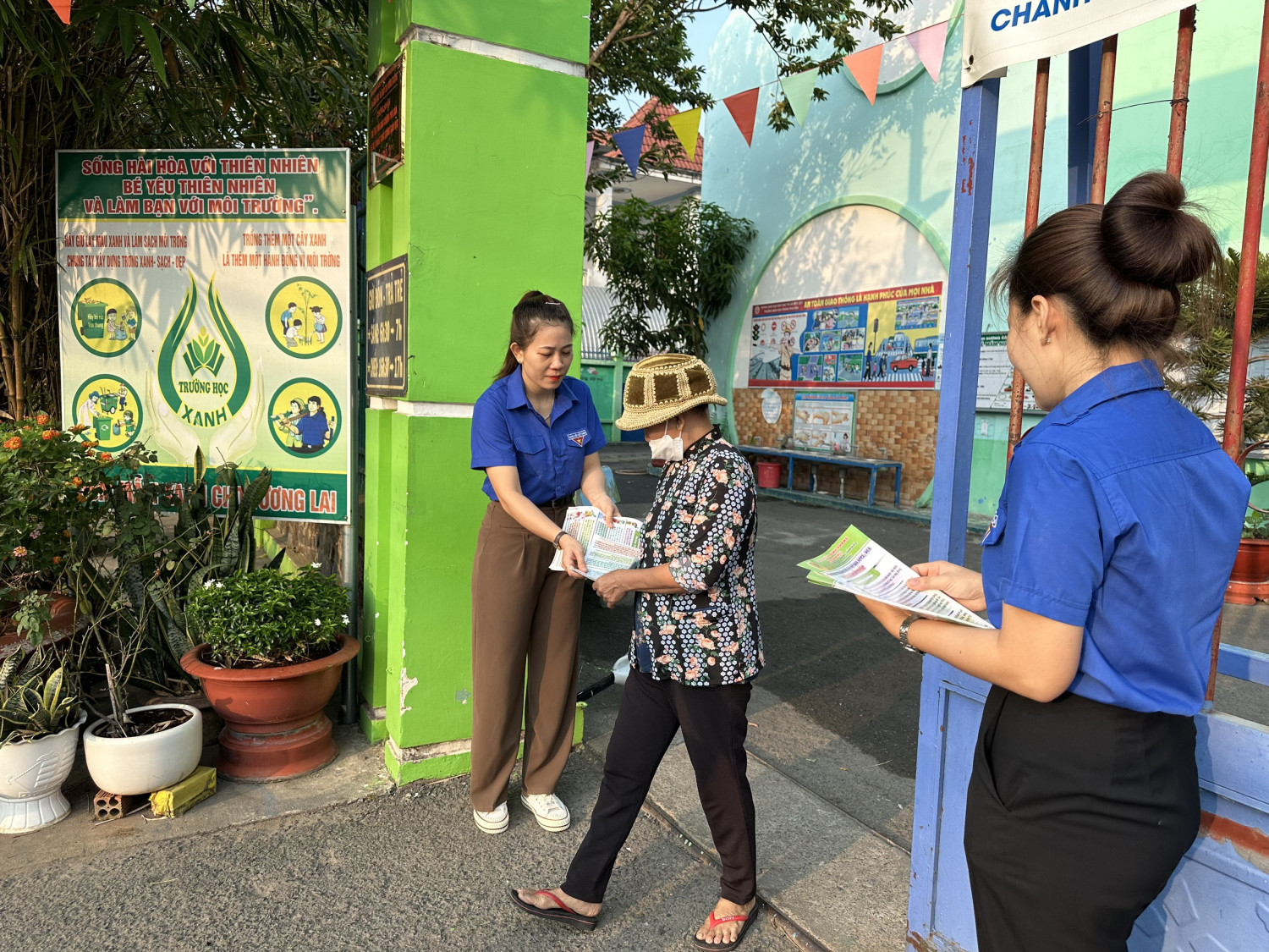 TUYÊN TRUYỀN GIÁO DỤC AN TOÀN GIAO THÔNG - ĐOÀN THANH NIÊN TRƯỜNG MN CHÁNH PHÚ HÒA