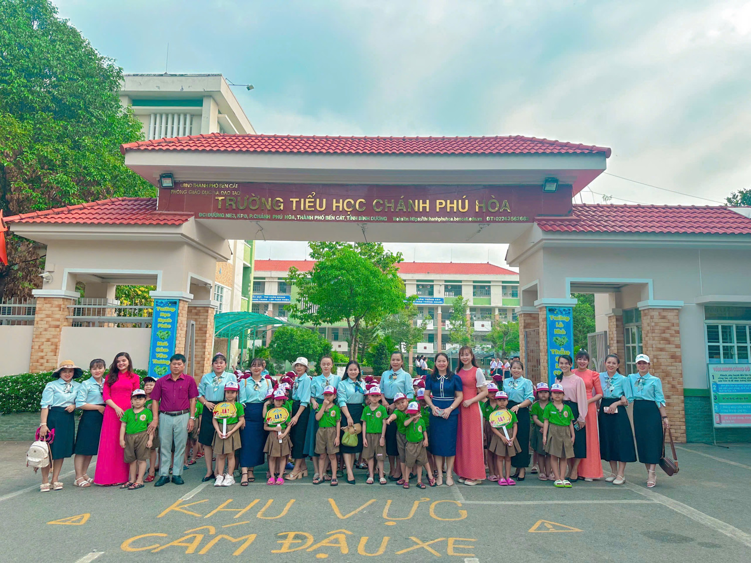 Trường Mầm Non Chánh Phú Hoà tổ chức cho trẻ 5 tuổi tham quan trải nghiệm ở trường tiểu học
