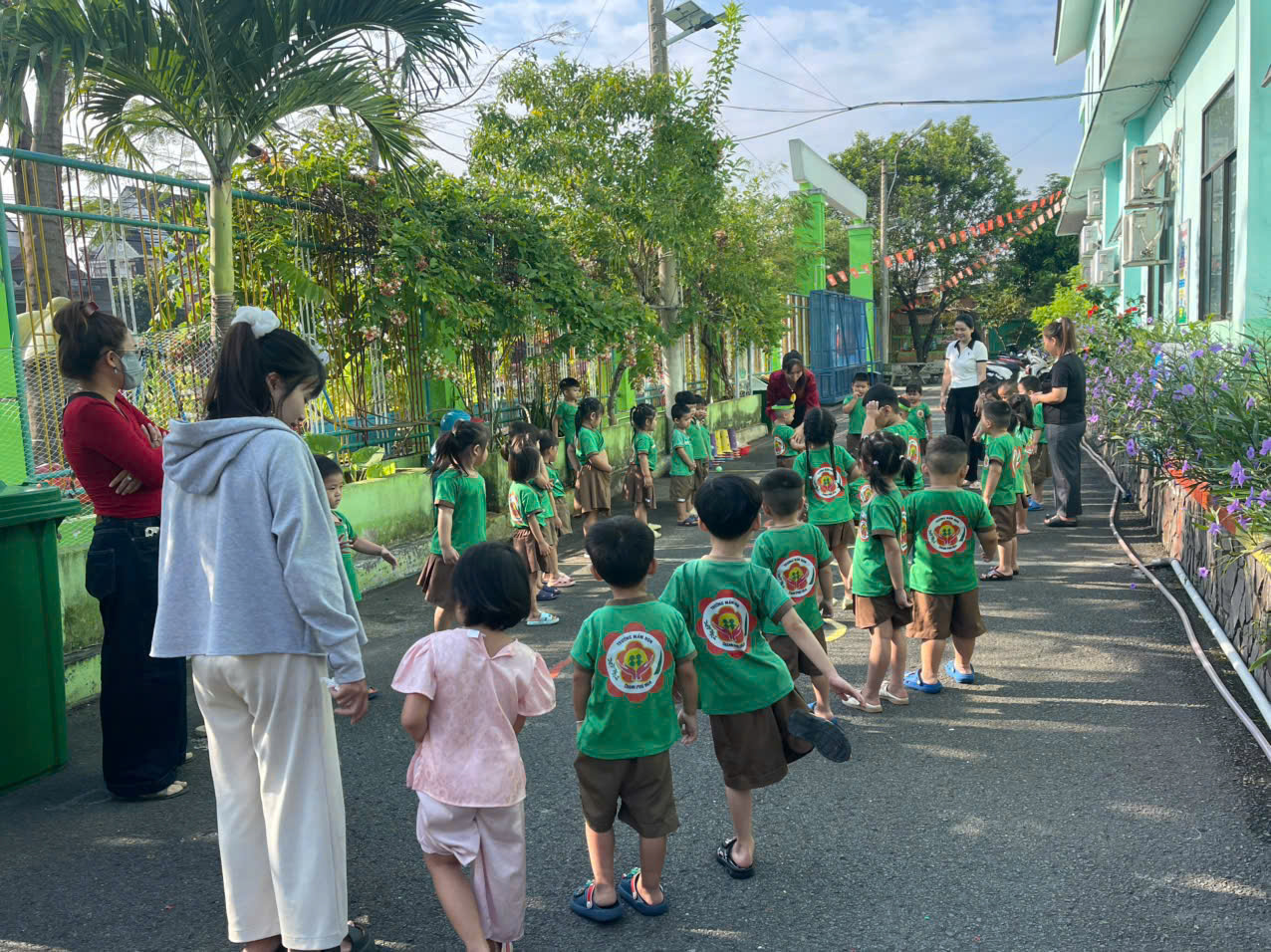 TRẢI NGHIỆM “MỘT NGÀY Ở LỚP HỌC CÙNG CON” – KẾT NỐI GIA ĐÌNH VÀ NHÀ TRƯỜNG