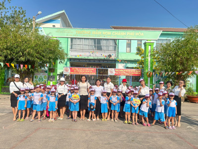 CÁC CHÁU TRƯỜNG MẦM NON CHÁNH PHÚ HÒA THAM QUAN TRƯỜNG TIỂU HỌC